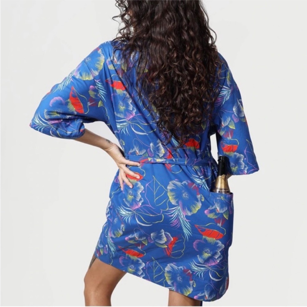 California Cowboy La Sirena Robe - NWT Size M/L